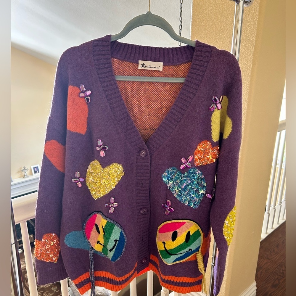 Smiley face cardigan 2 colors are available—- creamy white color